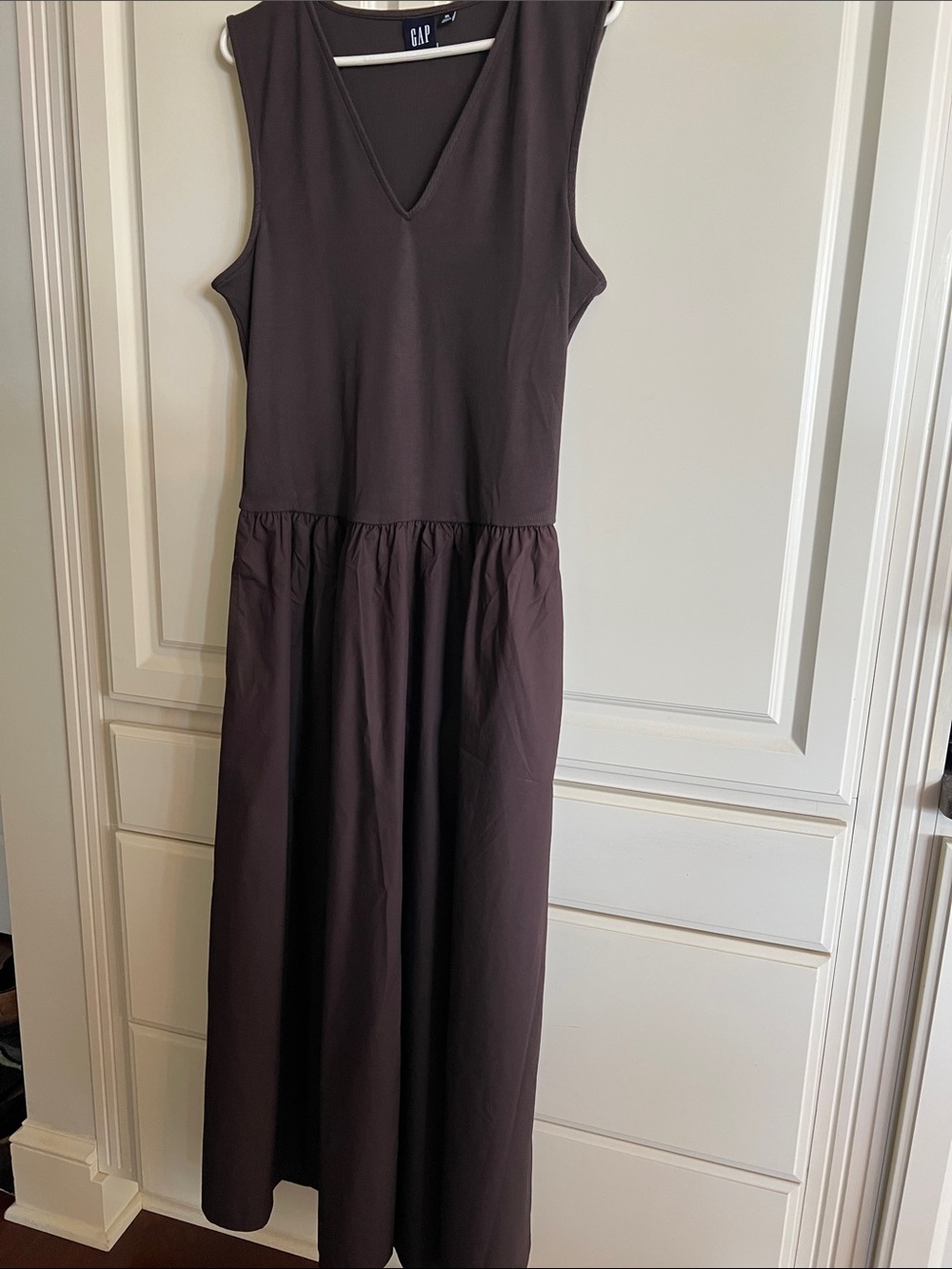 GAP Sleeveless V-Neck Maxi Dress in brown 🍁🍂